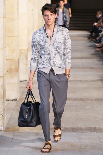 Look 19